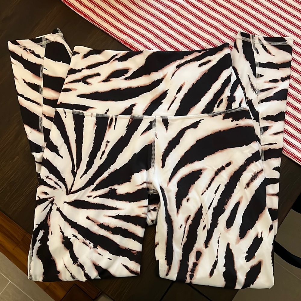 Fabletics Leggings
Ultra High-Waisted PureLuxe 7/8
Color: Spinner